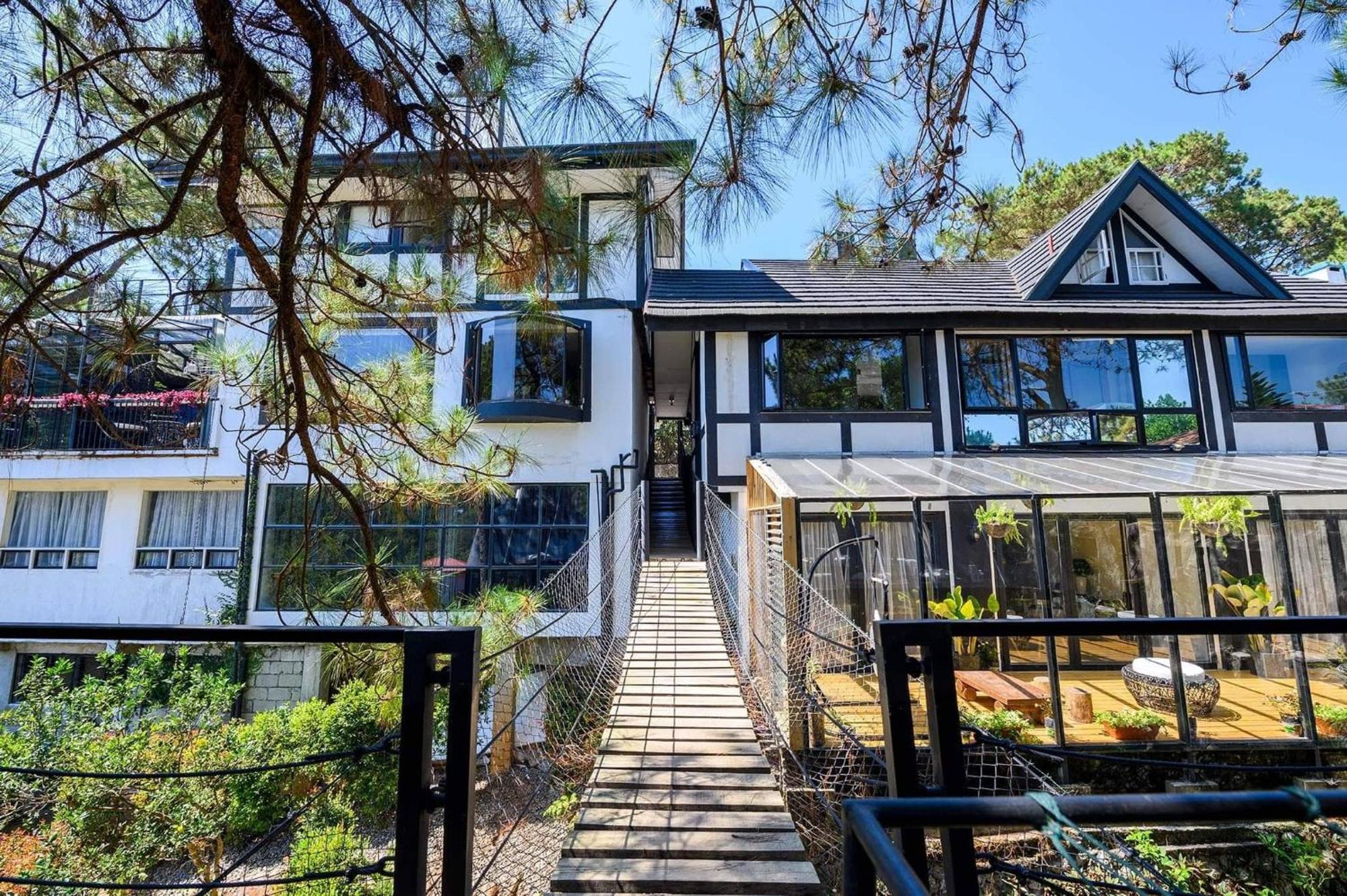 Tudor In The Pines Villa Baguio City Buitenkant foto