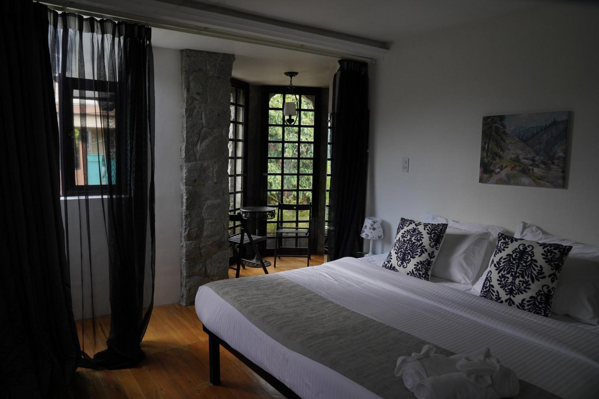Tudor In The Pines Villa Baguio City Buitenkant foto